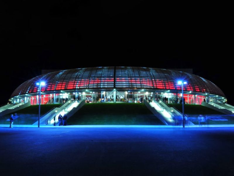 Photographie de nuit de l'extérieur Le Phare Grand Chambéry