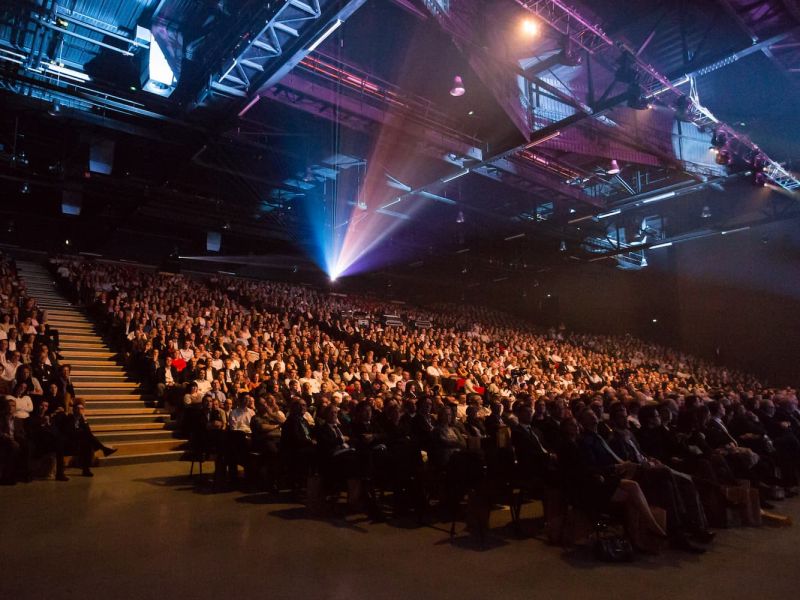 Photographie de l'intérieur du Capitole, Châlons-en-Champagne